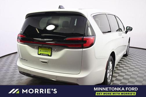 Bright White Clearcoat 2023 Chrysler Pacifica Touring L