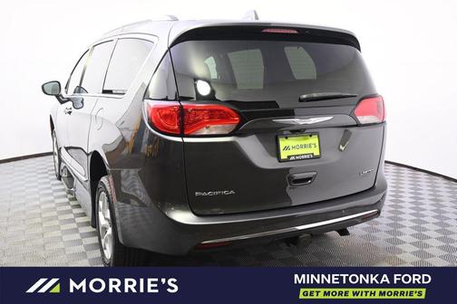 Granite Crystal Metallic Clearcoat 2017 Chrysler Pacifica Limited