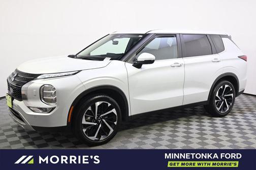 White Diamond/Black Roof 2024 Mitsubishi Outlander SE S-AWC