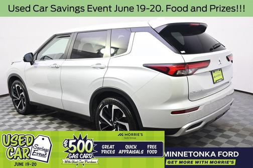 White Diamond/Black Roof 2024 Mitsubishi Outlander SE S-AWC