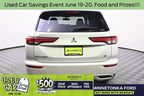 White Diamond/Black Roof 2024 Mitsubishi Outlander SE S-AWC