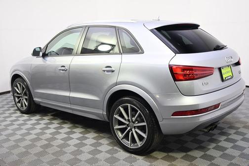 Florett Silver Metallic 2018 Audi Q3 2.0T Premium