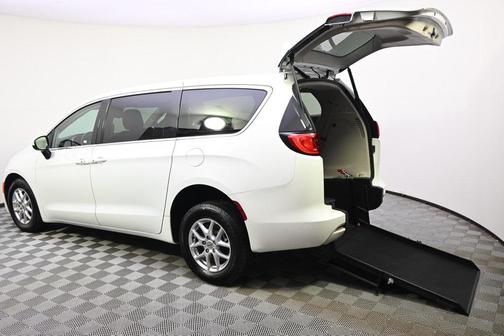 Bright White Clearcoat 2023 Chrysler Voyager LX
