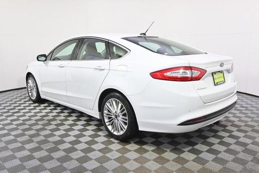 White Platinum Metallic Tri-Coat 2016 Ford Fusion SE