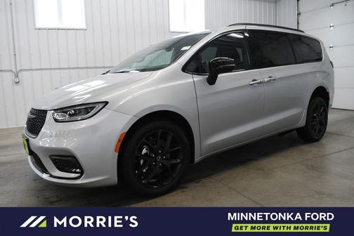 Silver Mist Clearcoat 2026 Chrysler Pacifica L