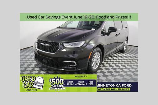 Brilliant Black Crystal Pearlcoat 2023 Chrysler Pacifica Touring L