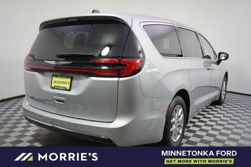 Silver Mist Clearcoat 2023 Chrysler Pacifica Touring L