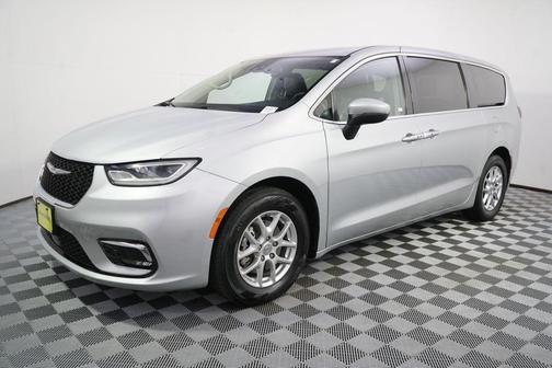 Silver Mist Clearcoat 2023 Chrysler Pacifica Touring L