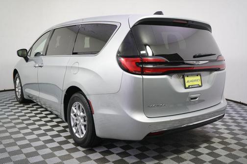Silver Mist Clearcoat 2023 Chrysler Pacifica Touring L