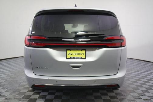 Silver Mist Clearcoat 2023 Chrysler Pacifica Touring L