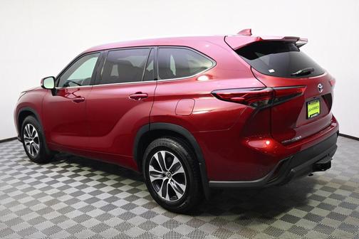 Ruby Flare Pearl 2022 Toyota Highlander XLE