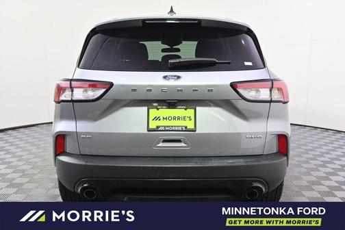Iconic Silver Metallic 2022 Ford Escape SE