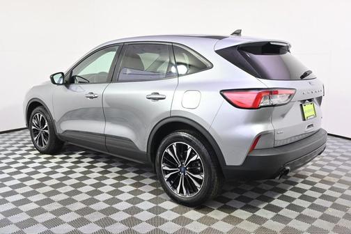Iconic Silver Metallic 2022 Ford Escape SE