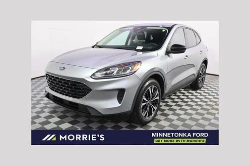 Iconic Silver Metallic 2022 Ford Escape SE