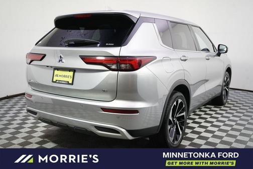 Alloy Silver Metallic/Black Roof 2024 Mitsubishi Outlander SE S-AWC