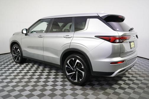 Alloy Silver Metallic/Black Roof 2024 Mitsubishi Outlander SE S-AWC