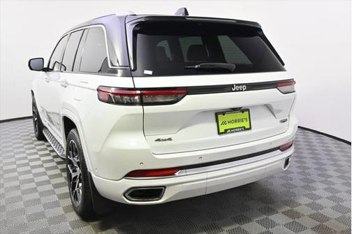 2022 Jeep Grand Cherokee Summit