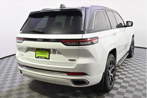 2022 Jeep Grand Cherokee Summit