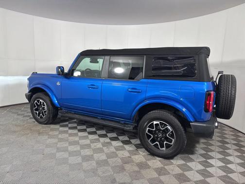 Velocity Blue Metallic 2021 Ford Bronco Outer Banks