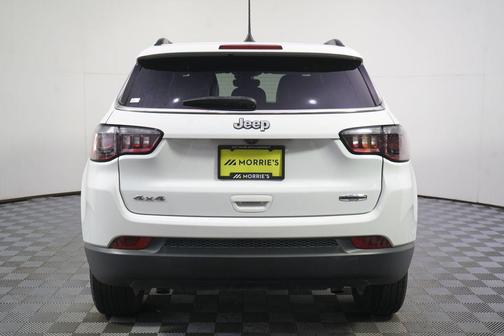 Bright White Clearcoat 2024 Jeep Compass Latitude