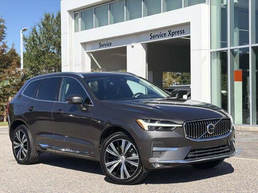 Platinum Grey Metallic 2022 Volvo XC60 B6 Inscription