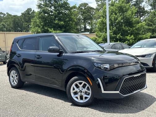 Black 2025 Kia Soul LX