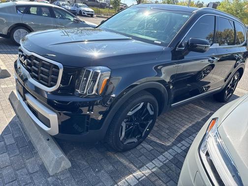 Ebony Black 2024 Kia Telluride S
