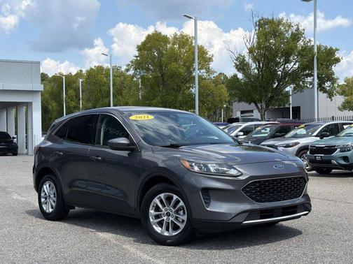 Carbonized Gray Metallic 2021 Ford Escape SE
