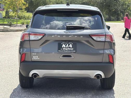 Carbonized Gray Metallic 2021 Ford Escape SE