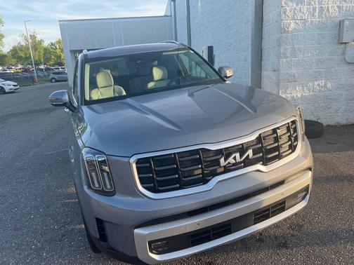 Silver 2025 Kia Telluride SX