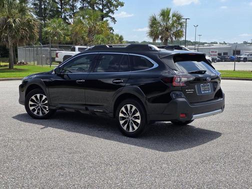 Crystal Black Silica 2023 Subaru Outback Touring XT