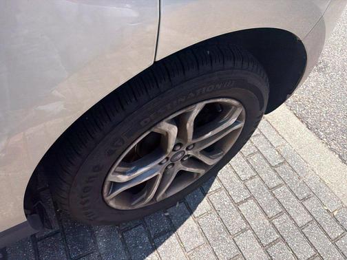 White Gold Metallic 2018 Ford Edge Titanium