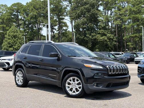Brilliant Black Crystal Pearlcoat 2016 Jeep Cherokee Latitude