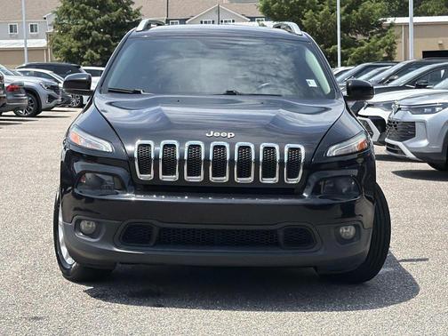 Brilliant Black Crystal Pearlcoat 2016 Jeep Cherokee Latitude