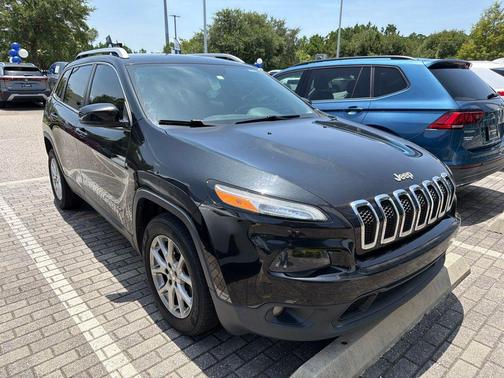 Brilliant Black Crystal Pearlcoat 2016 Jeep Cherokee Latitude