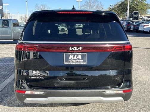 2024 Kia Carnival LX