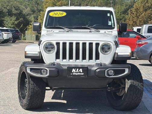 Bright White Clearcoat 2022 Jeep Wrangler Unlimited Sahara