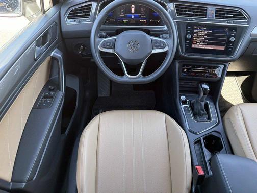 Deep Black 2023 Volkswagen Tiguan 2.0T SE