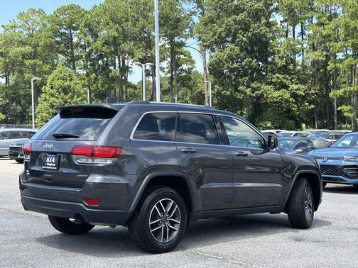 Granite Crystal Metallic Clearcoat 2020 Jeep Grand Cherokee Laredo