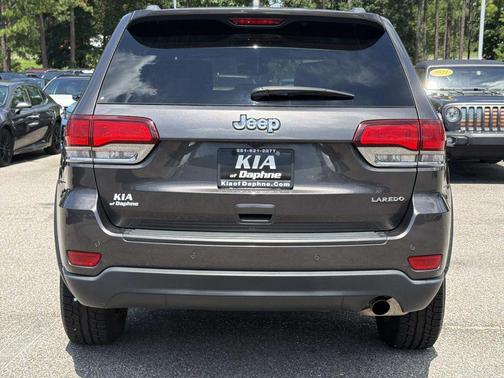 Granite Crystal Metallic Clearcoat 2020 Jeep Grand Cherokee Laredo