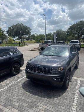 Granite Crystal Metallic Clearcoat 2020 Jeep Grand Cherokee Laredo