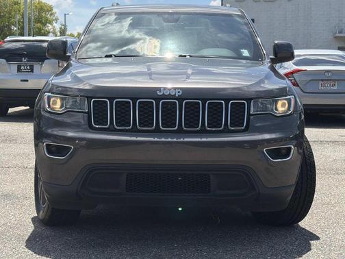 Granite Crystal Metallic Clearcoat 2020 Jeep Grand Cherokee Laredo