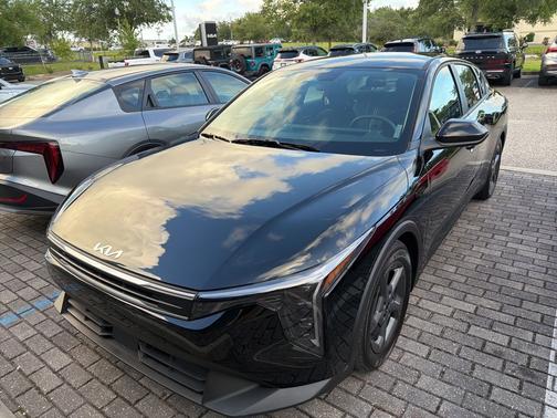 Aurora Black Pearl 2026 Kia K4 LXS