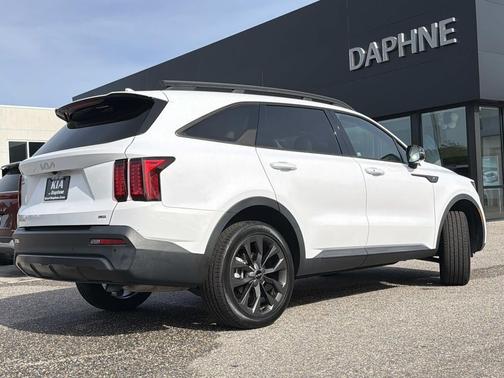 White Pearl 2023 Kia Sorento X-Line EX