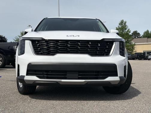 White Pearl 2024 Kia Sorento LX