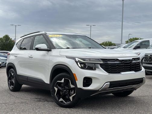 Snow White Pearl 2024 Kia Seltos EX