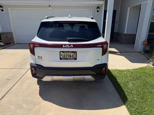 Snow White Pearl 2024 Kia Seltos EX