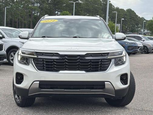 Snow White Pearl 2024 Kia Seltos EX