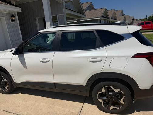 Snow White Pearl 2024 Kia Seltos EX