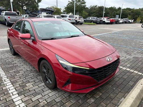 Scarlet Red Pearl 2022 Hyundai ELANTRA SEL